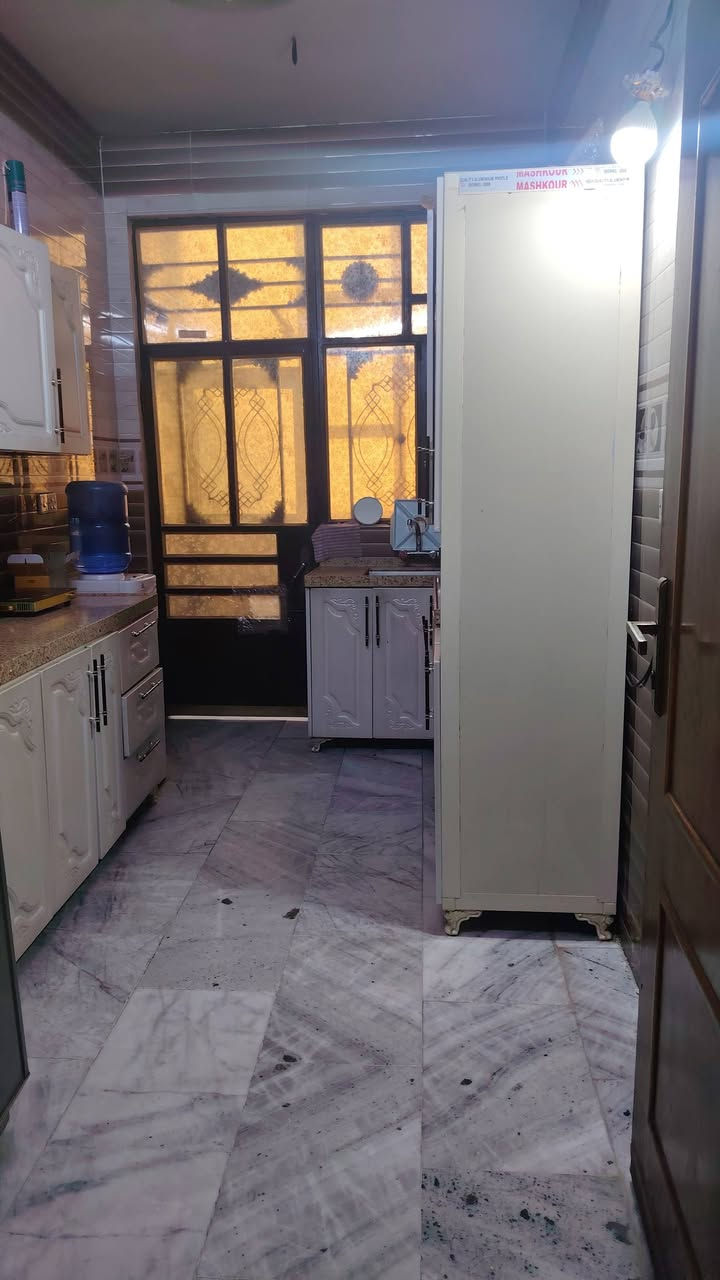 بيت للبيع طابو ملك صرف منطقة العبيدي واجه ٦ ونص كامل البيت فوك وجوه مرمر ثلاث طوابق سطحين شتايكر البيت سعره ١٩٠ مع الاثاث سبالت غرف نوم تخامه جميع الأغراض تباع مع البيت وعلما البيت مطلوب قرض ١٠ ملايين باقيه يعني تريد تنطيني ١٨٠ وتبقه تدفع ٢٠٠ بلشهر للإسكان  وهذا رقمي ***********

