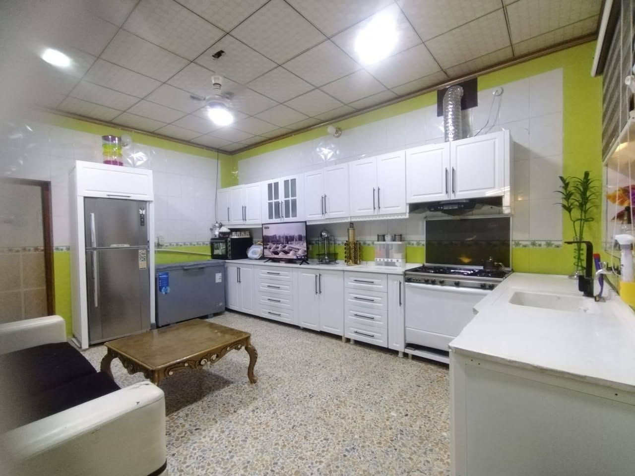 دار للبيع – موقع مميز جدًا في الرمادي 🏡
📍 الموقع: الرمادي – منطقة خمسة كيلو / دور الضباط
📌 قرب مجموعة مدارس هبة الرحمن
✨ المواصفات: 🔹 طابو صرف
🔹 المساحة 333 م²
🔹 دار ركن على شارعين
🔹 كراج سيارة
🔹 حديقة واسعة 🌿
🔹 مطبخ
🔹 صالة معيشة
🔹 هول واستقبال
🔹 كلدور
🔹 3 غرف نوم 🛏️
🔹 مجموعة صحيات داخلية وخارجية
🔹 ترك جانبي وخلفي لا يقل عن متر ونصف
⭐ دار مميز بموقع ممتاز ومساحة مناسبة للعائلة، مع واجهتين وارتدادات جانبية وخلفية.
📞 للاستفسار والتواصل مع صاحب العقار:
***********
