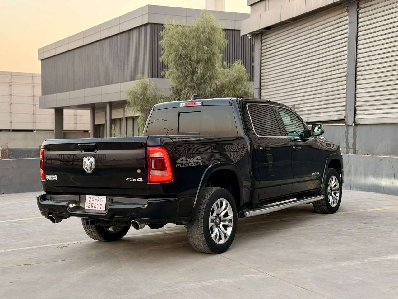 دوج رام 2024 longhorn
موصفات لونج هورن /ram
محرك 8 سلندر 4x4 
شاشه تيسلا 
بودي بوكس 
بنوراما 
تشغيل عن بعد 
كشنات تبريد تدفئه 
صندوق كهرباء 
سماعات هارمن كاردون 
عداد الكتروني 
سياره ربع جاملغ خلفي و ربع جاملغ امامي 
بدون دواخل و جميع ايرباكات سليمه
صور حادث في منشور 
سياره كاتي مواقت يترقم اربيل سليمانيه دهوك
مكان سياره كركوك
سعر 380
***********
