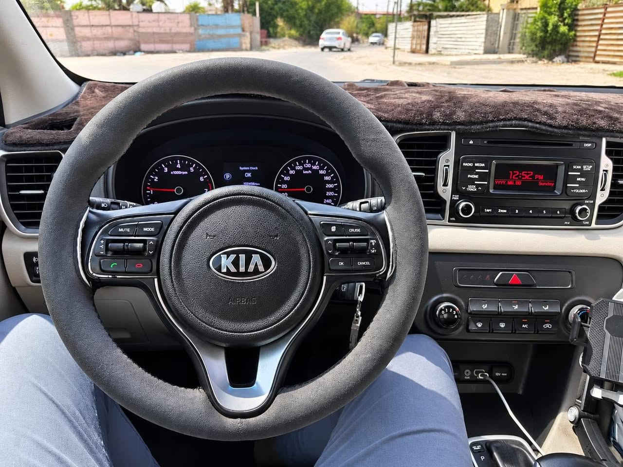 🚘 للبيع كيا سبورتاج موديل 2017
🔹 وارد خليجي
🔹 مكفولة من الضربة والصبغ
🔹 تحكم ستيرن
🔹 مرايات شفط
🔹 كشنات جلد
🔹 حساسات أمامي + خلفي + جانبي
🔹 كير ومحرك مكفول بلادي
🔹 ماشية 115 ألف كم
🔹 رقم بغداد إنكليزي جديد
🔹 السيارة باسمي
🔹 السنوية جديدة

💰 السعر: 168 
💵 وبها مجال بسيط

📍 المكان: بغداد – حي الجهاد
 اتصال ***********
