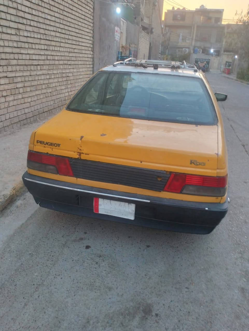السلام عليكم للبيع بيجو روى محور مكينه كير فوراكس مكفولات سياره ناعمه وحلوه حداده وتخم تاير جديد اكسل جديد بيهه تلحيضات بصيطه بل كشر رقم بغداد تحويل مباشر السعر 19بيهه مجال جدن بصيط مكان السياره بغداد حي ور الاستفسار *********** الشراي ايخابر
