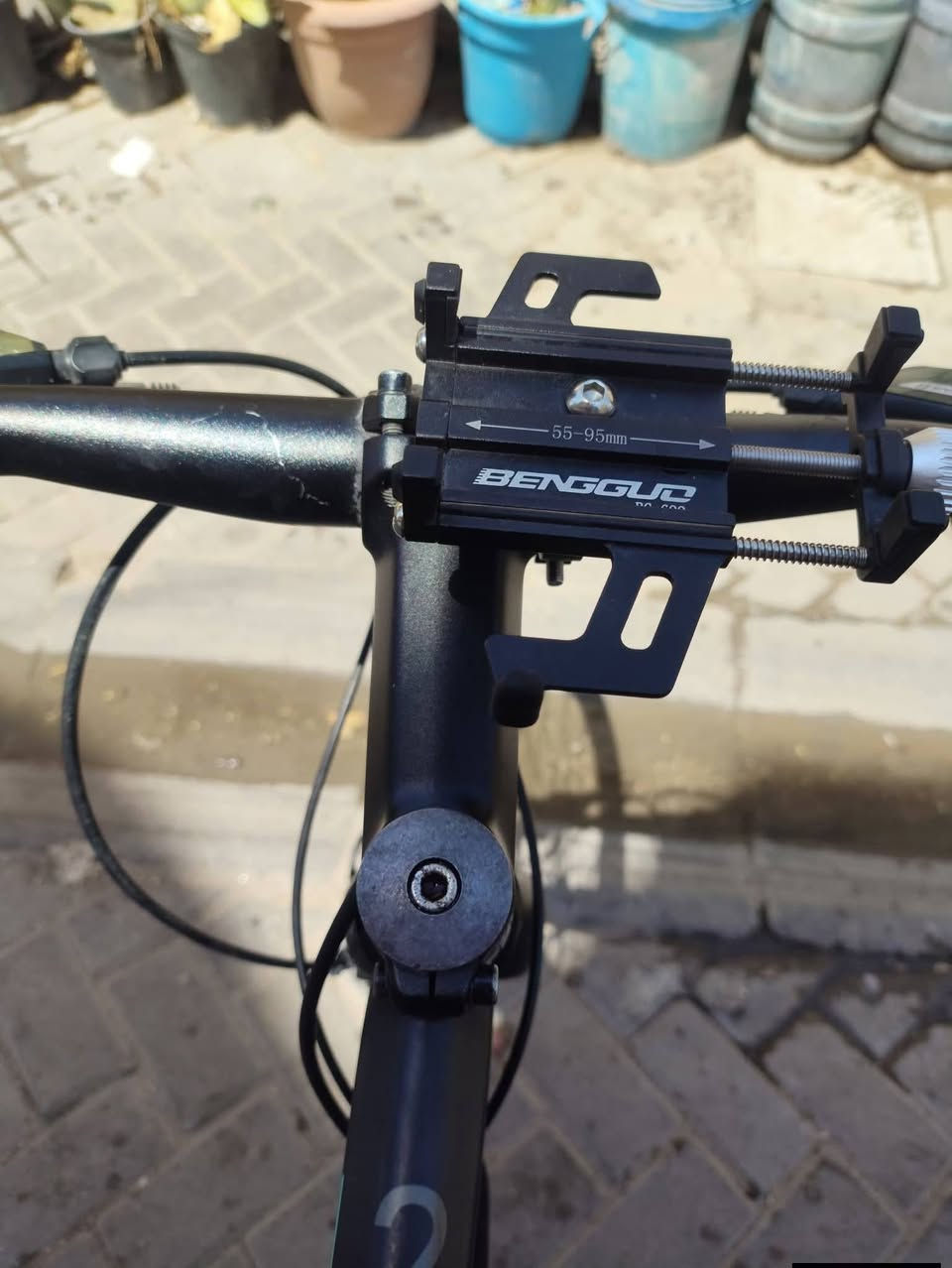قطعة ايطالية للبيع: دراجة هجينة (Hybrid) بحالة ممتازة
✅ نظام سرعات Shimano (Altus خلفي + Tourney أمامي)
✅ فرامل قرص ديسك (Disc) أمامية وخلفية
✅ إطارات CST مقاس 700C
✅ فندرات كاملة - حماية من المي والطين
✅ سيباية خلفي Topeak أصلي، يتحمل 26 كيلو
✅ ستاند موبايل ثابت على المقود، قابل للتعديل
✅ دواسة أمامية ثلاثية، گير سلس وسهل الصيانة
الدراجة مجربة ومحافظ عليها، شغالة تمام وجاهزة 
💰 السعر: 390 ألف دينار وبيها مجال حگ الجية
📍 المنطقة: [جميلة الاولى]
📞 للتواصل: [***********] / واتساب
