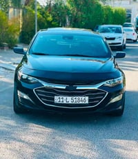 شوفرليت ماليبو 𝟐𝟎𝟐𝟑 بيع او مراوس حسب قناعة) حادثه بنيد وراجع مثله وبيه...