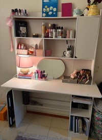مكتبة للبيع مابيه اي ضرر للاستفسار الاتصال برقم 0771 738 9750