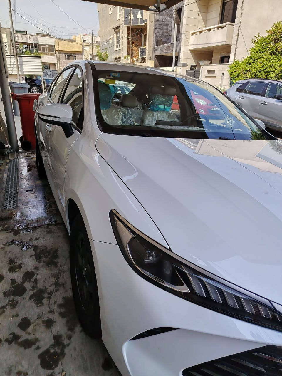 بي واي دي جن بلاص موديل 25 داخل ابيض زيرو السيارة ماشية فقط الف بحالة الوكالة مكفولة كفالة عامة رقم بغداد ومكانها بغداد/ الكرخ / حي الجامعة ***********
