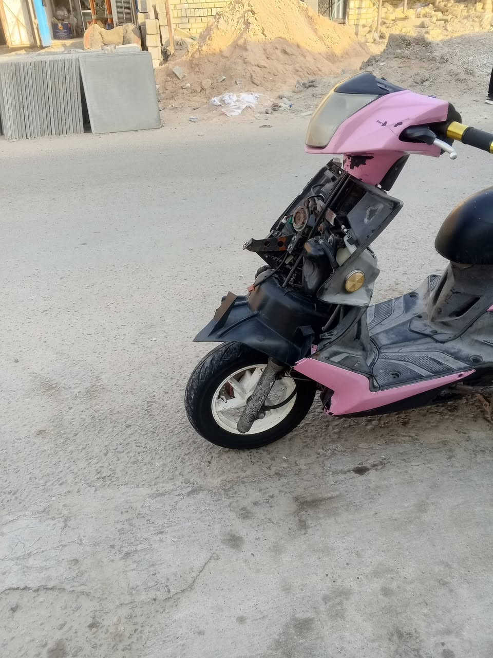 السلام وعليكم دراجه جي تي ار عوزه كفرات مرغي ما مفتوح بيه بس بيه دخان سعر خاص مدينه الصدر رقم +964 772 016 8953

