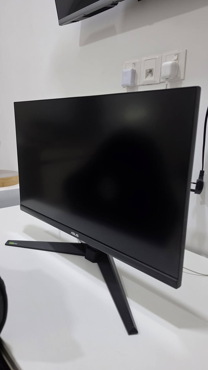 ASUS TUF Gaming VG27AQ3A
الحجم: 27 إنج
نوع اللوحة: Fast IPS
الدقة: QHD (2560×1440) – 2K
معدل التحديث: 180Hz
زمن الاستجابة: 1ms (GTG)
نسبة العرض: 16:9
تقنية المزامنة: Adaptive-Sync
متوافقة مع NVIDIA G-SYNC و AMD FreeSync
دعم HDR10
السطوع: 250–300 nits
سماعات مدمجة: 2 × 2W
 مكاني البصرة 
الرقم :***********
اتصل وتدلل او راسلني واتساب
