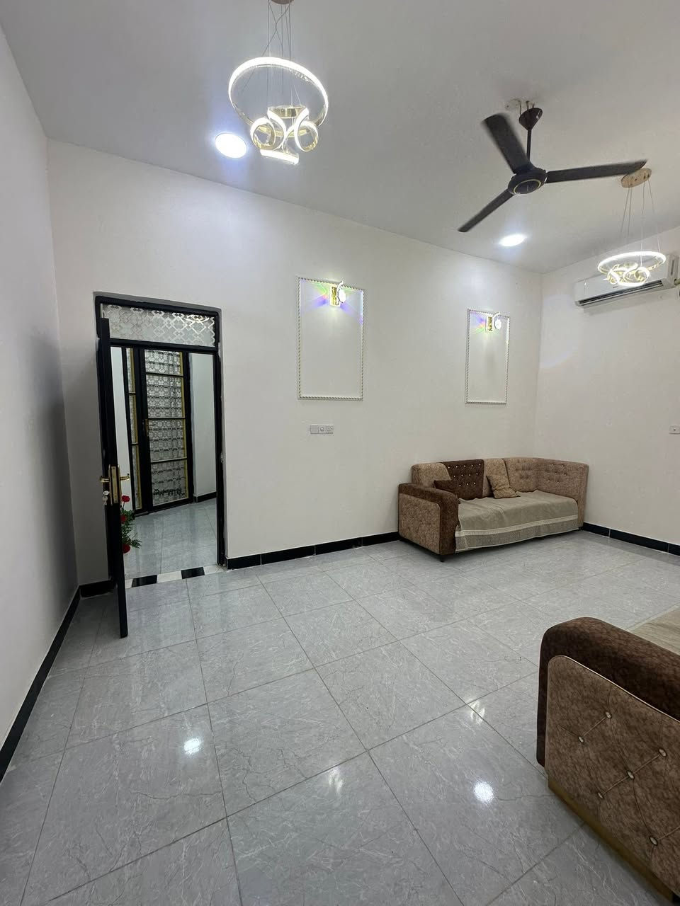 للبيع بيت البصرة محوله الزهير
مساحه200متر طابو ملك عراقي سند25
وبسعر125مليون ***********📞
