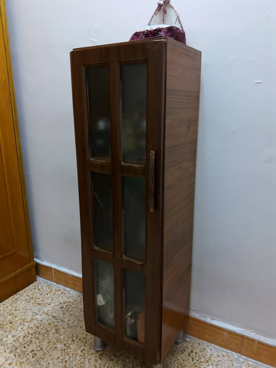 فاترينه عموديه خشب مال عطور مال اي شي يصير السعر ٣٥ وبي مجال
و يتوفر كنتور بلاستيك السعر ٢٥ وبي مجال
الرقم التواصل ***********
