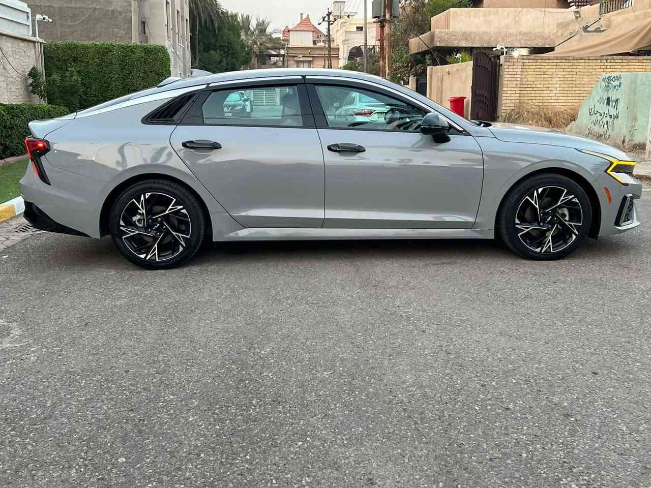 سلام عليكم

كي فايف k5 ( لون سمنتي بچم كبس ) جي تي لاين 2500

السيارة موديل 2026  رقم بغداد شهداء انطيك وكاله عامه ام الباركود 

 وارد امريكي السياره ماشي 10ميل

   مواصفات Gt Line فول موصفات عد بنراما

حادثهاا جاملغ خلفي فقط وراجع نفسه

المواصفات:

1- بصمة ابواب وتشغيل عن بعد

2 داخل احمر

3-تحكم استيرن كامل 

4- كشنات كهرباء

5-كراسي جلدوختم شعار GTline

6-رادار امامي + خلفي (توقف خلفي ذاتي) 

7- شاشه كبيرة كار بلي( بلوتوث ، USB  AUX )

9- شاحن واير ليس

10- رادار امامي + خلفي

11- لد نهاري

‏12 -انظمه قيادك 6

13-ويل كب 18

14- شاشه عرض  بالدشبول

15- كروز سرعه ذكي  ( مثبت سرعه )

16-رقم بغداد 

17-سايد بريك بصمه 

‏18- GPS الخرائط

19-تبريد ثلج ❄️

***********بغداد 

السعر 193
