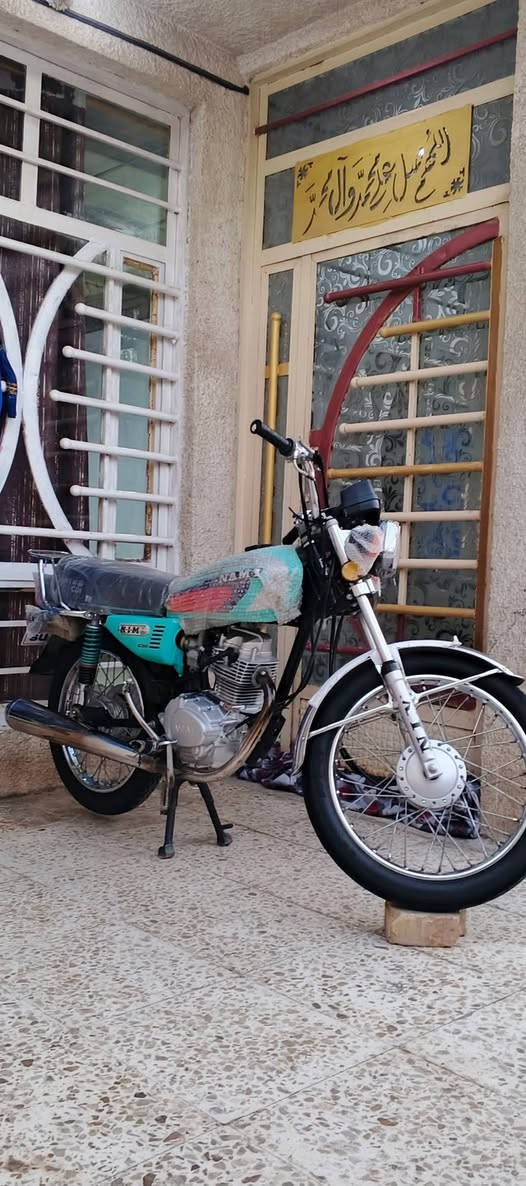 السلام عليكم دراجه للبيع نامه 4 كير موديل 2025 الدراجه نضيفه مناقصهه اي شي السعر 700 و بيهه مجال ***********

