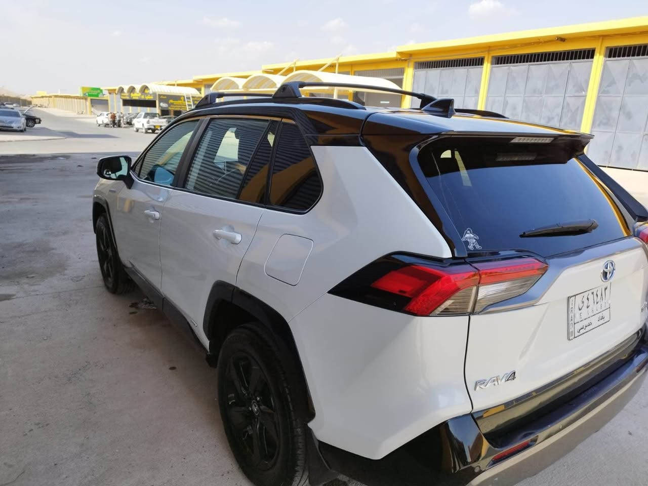 راف فور موديل2021 محرك 4 بستم حجم المحرك2.5 ، 
مواصفات SXE هايبرد، بانوراما، دبل اكسل, لون ابيض، كشن و ستيرن هيتر، صندوق شفت،دخول جديد 
بصمه تشغيل ,بصمه ابواب ,كراسي كهرباء  ,اضويةاماميه زنون ,لد امامي زنون ,رادار امامي ,اوتو ستوب,اوتو هاند بريك ,مانع انزلاق ,بلوتوث،شاشة كبيرة وكاميرا ع الشاشه الرئيسية كاميرا خلفيه مع تحديد مسرب خاصية مراقبة النقطة العمياء في المرايا الجانبية خاصية التنبيه من حركة المرور في الخلفية خاصية الكشف عن حركة المشاة حول السيارة 
خاصية التنبيه من مغادرة حارة الطريق 
خاصية البقاء داخل المسار 
خاصية مثبت السرعة التكيفي على الطريق
 السياره بس نصف جاملغ امامي يسرة صبغ . بدون اير باك بدون دواخل .
ماشيه فقط 114 الف كيلو متر  . مرقمة بغداد سعر

 للاستفسار الاتصال واتس اب
*********** بغداد, العراق
