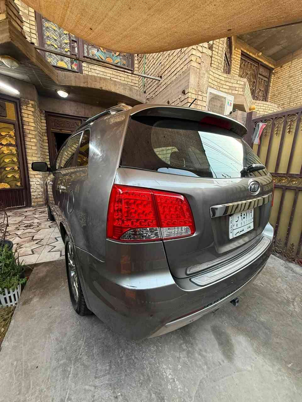 🔥 للبيع أو المَروس 🔥
🚘 كيا سورينتو 2012 (فول مواصفات EX)
 المحرك: 6 سلندر 3500 سي سي.
 السعة: 7 راكب.
 المواصفات: بانوراما، بصمة، كشنات جلد للطرفين كهرباء مع خزن ميموري، تبريد وتدفئة كشنات (أمام وخلف)، تبريد 3 قطع، مري شفط مع إشايير.
 الضرر: حادث أمريكي (جاملغ وبنيد)، جردة عدي وصبغت بالكامل (بيع حزام للتنظيف).
 السنوية والتحويل: السيارة باسمي، والتحويل يتم في اليوم الثاني مباشرة.
 المكان: بغداد - الزعفرانية
 للإستفسار والاتصال: ***********
