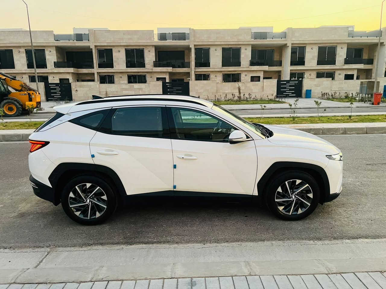 توكسان خليجي مكفوله من صبغ او تبديل بيه بارد باب صدر ع كد شبر ورصعه بقبق جنطه ع حطيتها 
ماشي 26 الف 
موديل 24 
بصمه 
محرك 2000 دوش 
داخل ابيض 
شاش تاب 
ويل حجم 18 
شاحن واير ليس 
مري كهرباء 
رقم بغداد بسمي 
تلفون ***********
سعر 190 ورقه بيه مجال
