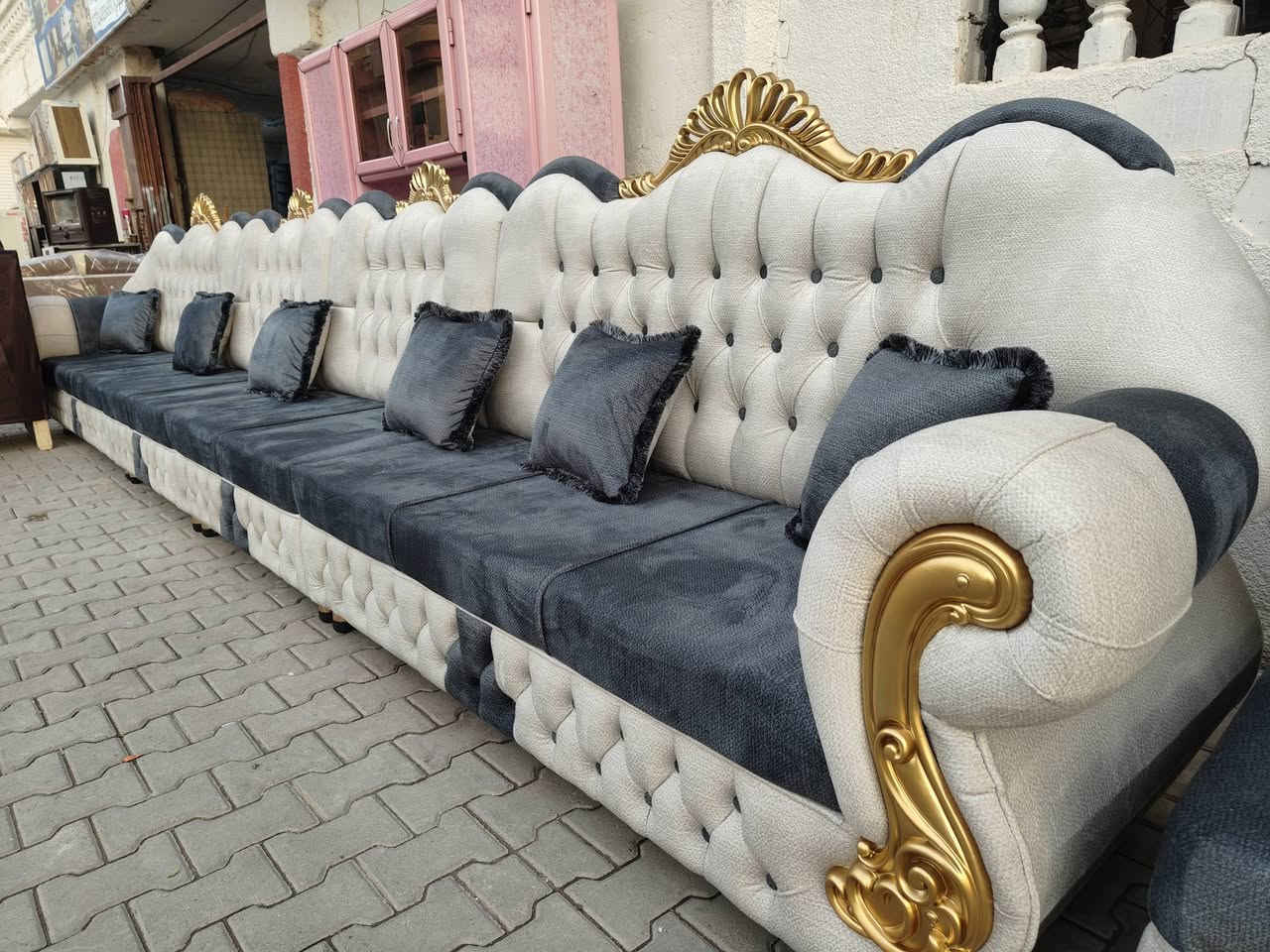معرض زياد الأثاث المنزلي 

ديوان فصال شغل الموصل حطاطه 
شغل ثقيل 

الخشب كدام العين 
الديوان بي وصل ضمان الجودة 12 سنه 
الخشب روسي بلوك ابيض 
القماش خالص سوري 
يوجد جميع الموديلات 
العنوان تكريت شارع الزهور خلف افران الكرخ وقاسم مول معرض زياد الأثاث المنزلي 🫴 
***********
