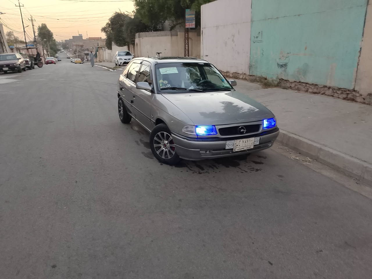السلام عليكم استرا حجم 16موديل 93 مكينه وكير كصه ويلكب وطخم تايه نضيف ستيرن بور فتحه بسكف مسجل وطخم سماعات جديد دوشمه جديده دواير و دوسات و السقف مطوز جماليه توحيد لون كهربايات شغاله السعر 40 بيها مجال شرط التحويل العنوان الموصل ايمن ***********//  ***********
