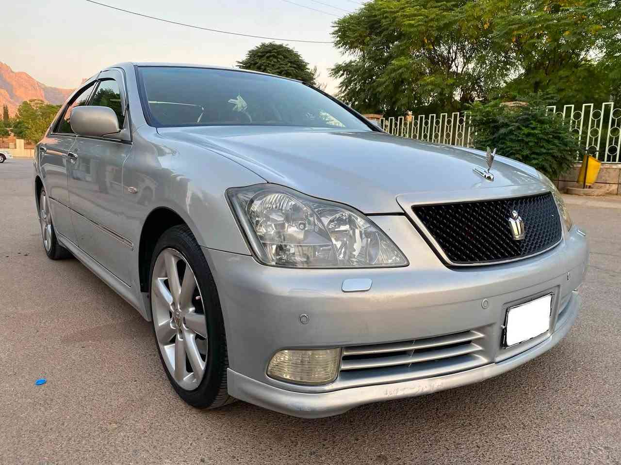 Toyota crown 2005
موس موس
١ پارچە بۆیاخی ئەوروپا 
کۆدی هەیە و بارکۆدی وەرگرتوە
مۆدێل ٢٠٠٥
گێڕ و مەکینە گەورە ١٨٢
سەیارەکە لۆک لۆکە 
بەدوای چاڵ و شوختا مەگەڕێ 
٣ دوگمەی
شاشە و کامێراو لایت ناوچەی کوێر و 
حاسەی پێش و دوا مەزبوت ئیشەکات 
مەجموعە سوکان لێکزس زۆر نەرم 
گێڕ و مەکینە و هەموو گیانی بەشەرت 
لە دەعامی بۆ دەعامی بەشەرت هەر چرکەو ٣٠٠ دۆلار ببڕە
نرخ 62 معامەلە
***********
