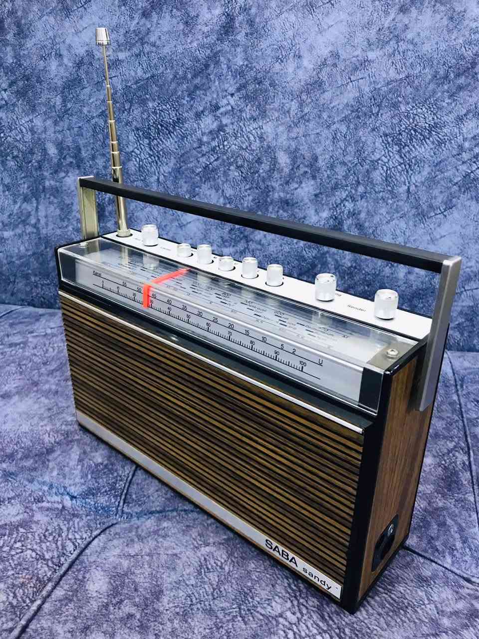 للبيع 📻
تحفة من SABA 
جهاز راديو من شركة سابا 
صناعة الجهاز المانيا 1969 🇩🇪
نظافة الجهاز جديد 100 % 
نظام الراديو FM / MW / LW / KW 🎼
كهرباء 220 V + بطاريات وسط عدد 5 
سحب جداً جداً راقي وصوت نقي 
للاستفسار مراسلة الصفحة 
وات ساب *********** اتصال ☎️
