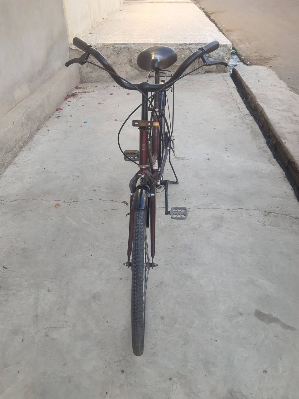 سلام عليكم 
بايسكل للبيع سعر 85 نضافتو بل صوره امبدل جوابا عنوان حي الوحده يم مجسر ميثاق تواصل على الصفحه او على رقم ***********
