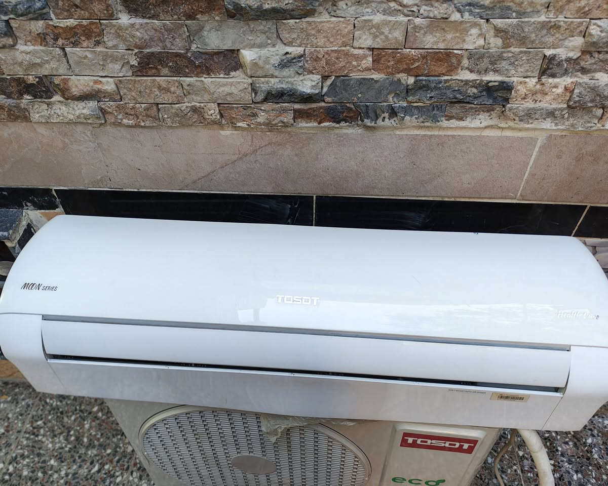 للبيع سبلت توسوت 2 طن 
R410 
مع الضمان 
مكاني مدينه الصدر 
***********
