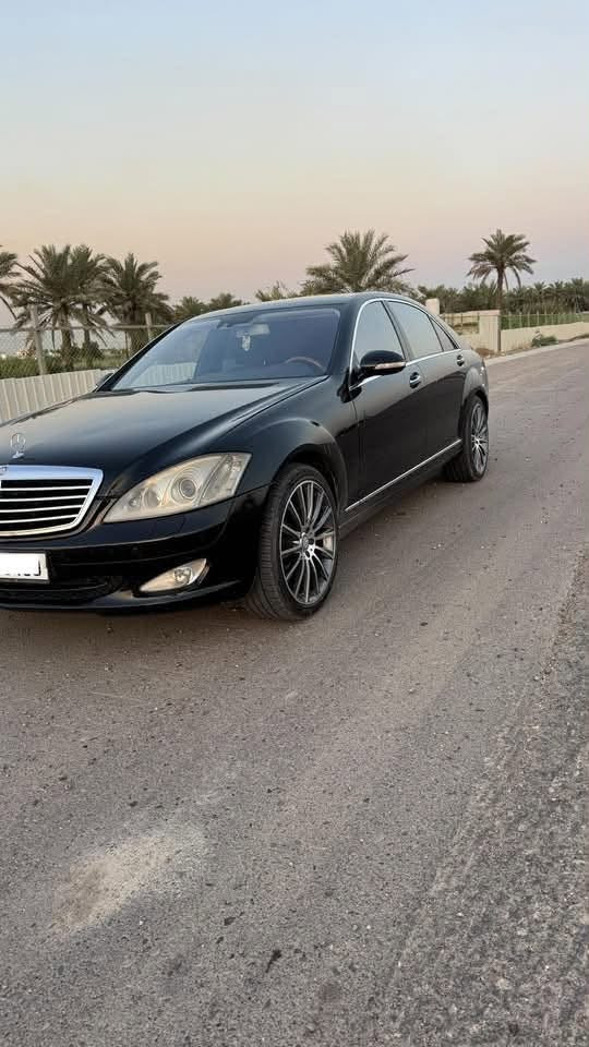 سلام عليكم للبيع فقط بدون مراوس
مرسيدس اس 550 
موديل  2008
محركها 8سلندر تنفس طبيعي 
رقم بغداد (مميز)
فول مواصفات 
جگات ترفع السيارة
حساسات امامي خلفي
بردات امامي خلفي كهرباء
كراسي امامي خلفي كهرباء  
خزن ثلاث وضعيات
تدفئة وتبريد ومساج
حدادية 100‎%‎
تبريد جديد 
فتحه
تخم تاير 
وجميع مواصفات الاس المعروفة التي يطول ذكرها
كير ومكينة وتبريد كله كفالة عام
السيارة مكفولة من اي ضربة السياره جديده واحلى من الصور
مكان السيارة بغداد

للاستفسار ***********
