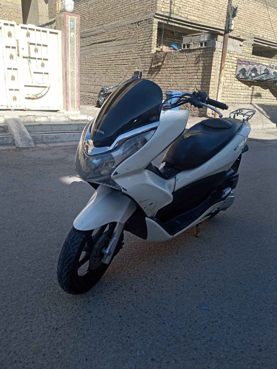 سلام عليكم
دراجه للبيع pcx جيل الاول 
مقفوله عامه مكينه خرسه  كهربائية كامله
سعر مليون وبيهة مجال للطيب 🌹 
رقم ***********
