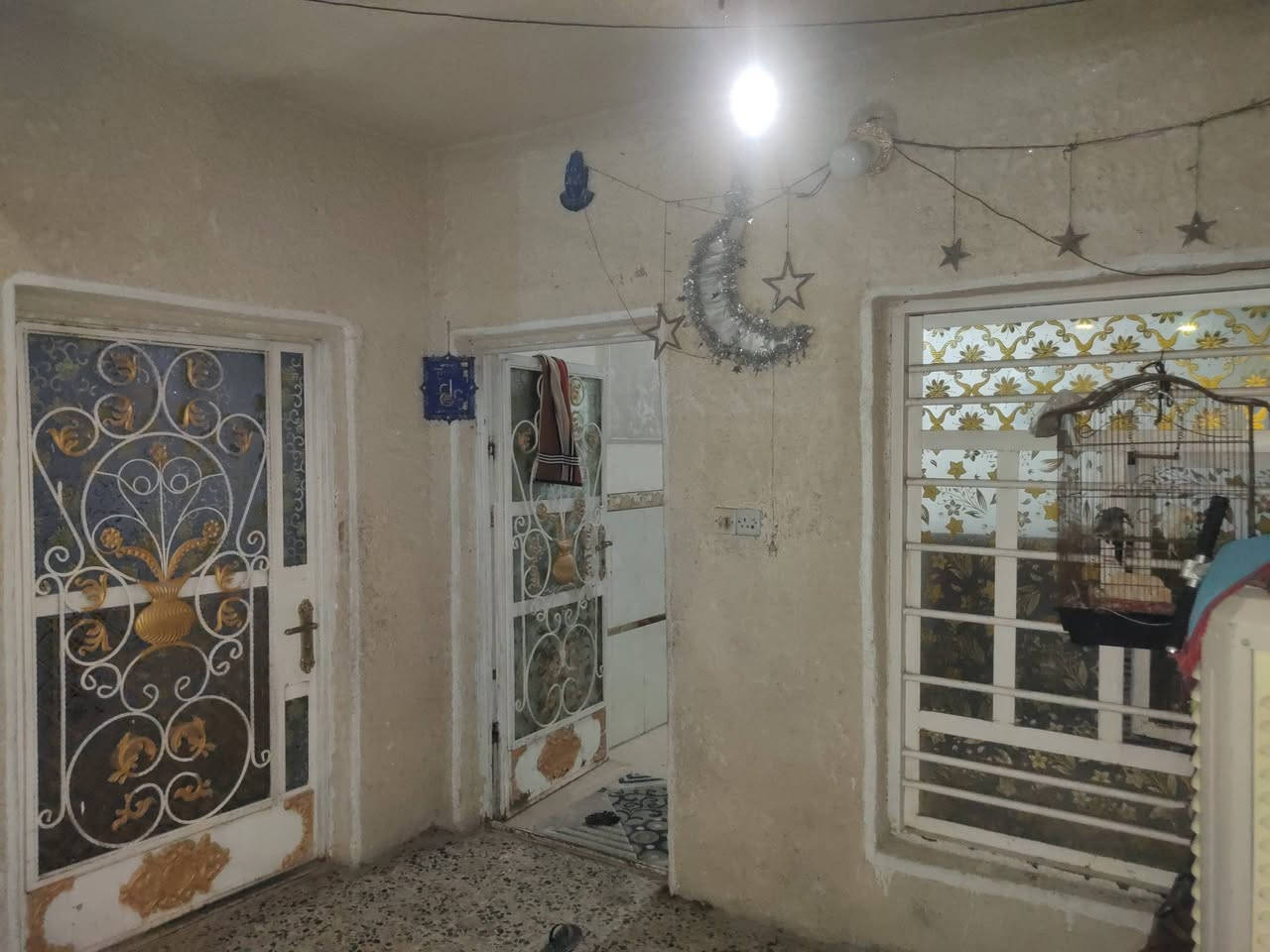 دار للبيع المساحه 144قطاع 41على الفلاح أول دربونه مقابل شارع الدراجات. قاطين 6غرف نوم واستقبال 7متر ومطبخ وصحيات فوك وجوه الارضيه مرمر وكاشي قليل. اللبيت كله سيراميك 
مستعجل على اللبيع السعر 270 المراسله على الرقم ***********

