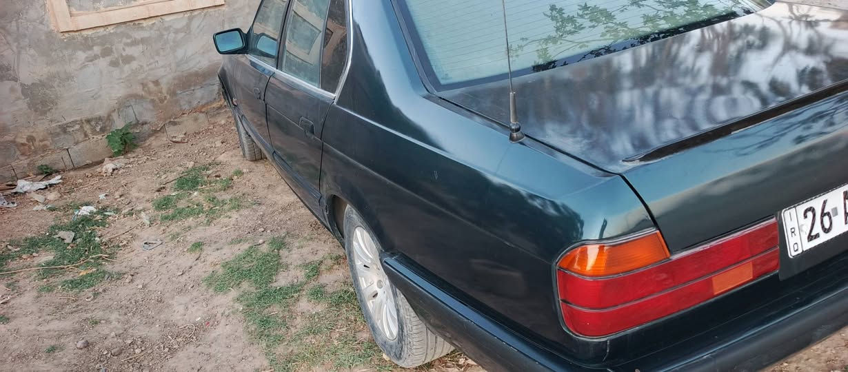 BMW735
زيتوني 91 رقم دولي باسمي اني الشرعي
بجم عريض
تخم تاير
كهربائيات فول
سنويه جديده
هزه جديده
صدر 70 %
السعر 45 
مبايل ***********
