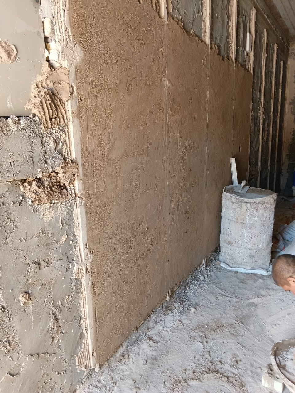 السلام عليكم خلفه جص وبورك شغل نضيف تشميع داخلي خارجي تصفير حمامات ومطابخ متواجد كادر حسب كميه العمل داخل بغداد العمل *********** والي يحب يشوف الشغل بعينه بالخدمه
