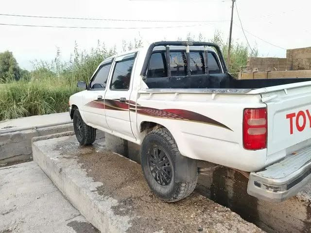 بيك اب دبل قماره هايلوكس موديل 2001 تخم تاير جبلي مكينه وكير واكسل كفاله بيع أو مراوس رقم سليمانيه مكان السياره ابو غريب ***********
