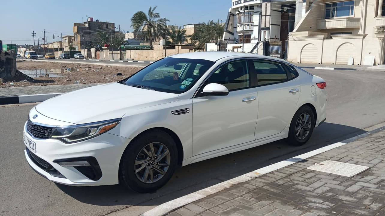 السلام عليكم
كيا او بتيما وارد امريكي رقم بغداد دولي حادث بابين فقط 
مواصفات FE سياره بسمي تحويل ثاني يوم العنوان البصرة 
ماشيه 94 سياره البجم كبس كلشي على البلاد
استخدام شخصي السعر 133 وبيها مجال قليل 
التواصل على الرقم ***********
