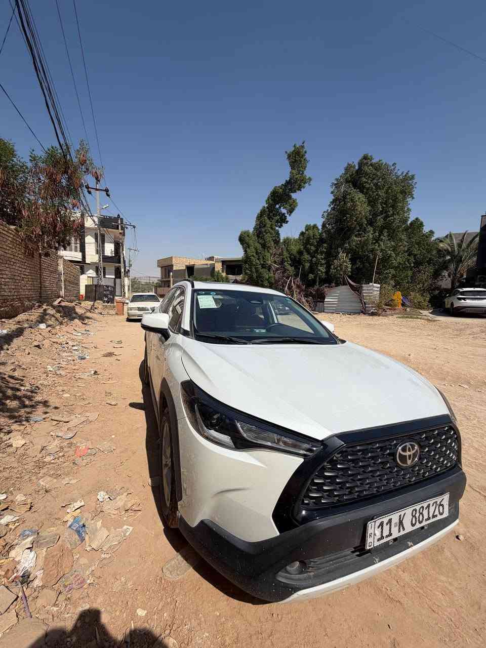 للبيع: تويوتا كورولا كروس 2025 (Corolla Cross Hybrid Limited)
 الموديل: 2025
 المسافة المقطوعة (المشي): 25 ألف كم فقط
 اللون: أبيض صدفي
 الرقم/التسجيل: بغداد (محجوزة)
 المواصفات: فول مواصفات 1/1
 سقف بانوراما
 محرك هجين (Hybrid) موفر جداً للوقود
 داخلية جلد أحمر بلاد
 شاشة عرض كبيرة + شاشة عدادات رقمية
 تحكم أزرار مقود كامل + أنظمة قيادة حديثة
 بصمة تشغيل ودخول ذكي
 ويل كب أصل + كشافات LED
 الحالة: مكفولة بالكامل من السحق، الصبغ، والإحداث. السيارة بحالة الشركة (1/1) وبدون أي خلل.
 المكان: [ألديوانية ]
 السعر: [170] (قابل للتفاوض البسيط)
 للتواصل والاستفسار: [***********
***********]
