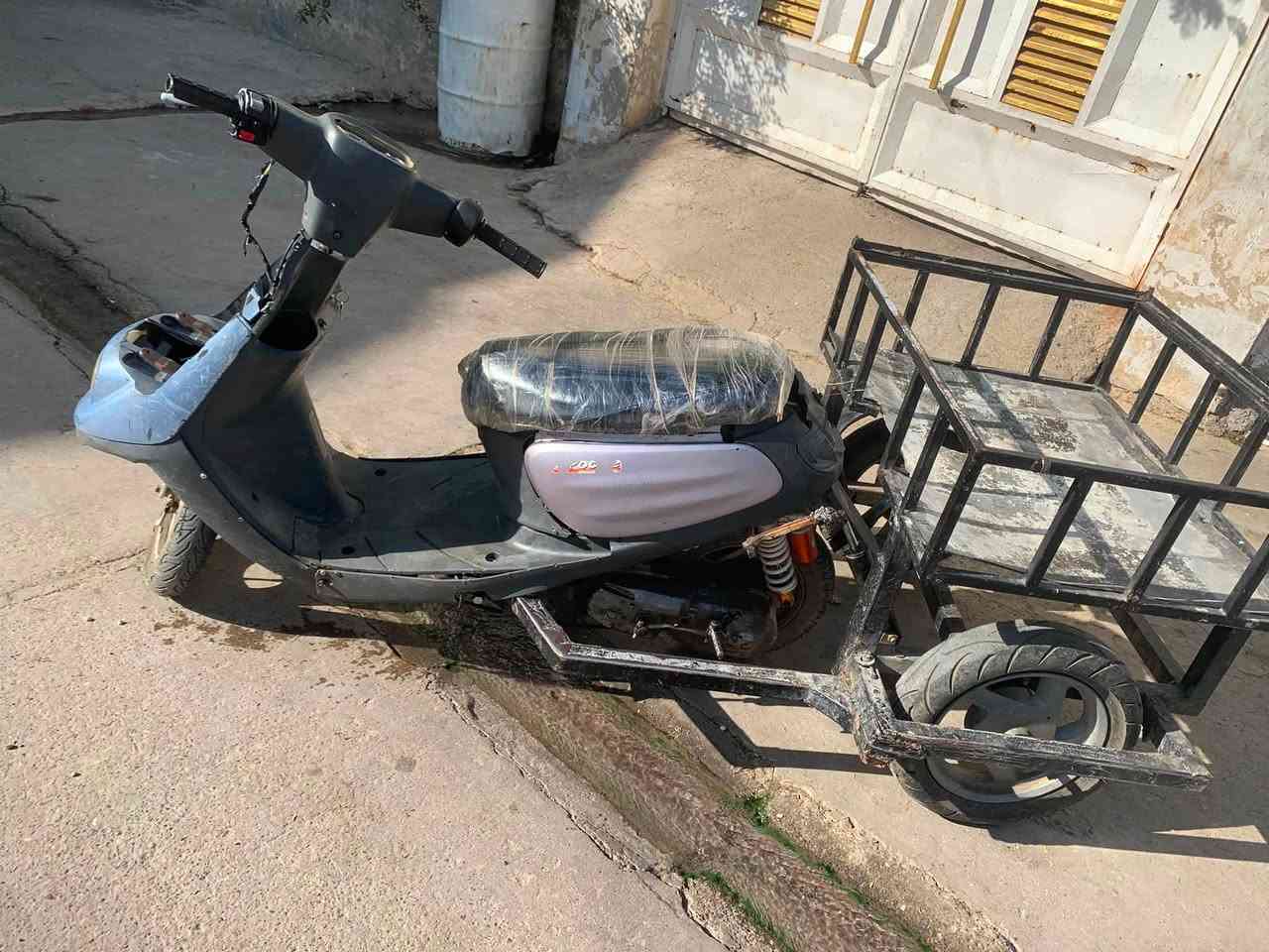 السلام عليكم ماطور بزون أبو العربانه محرك نضيف شلعه ومعدل بيه نقوصات سعرو ٢٥٠ الشراي يتصل ***********
