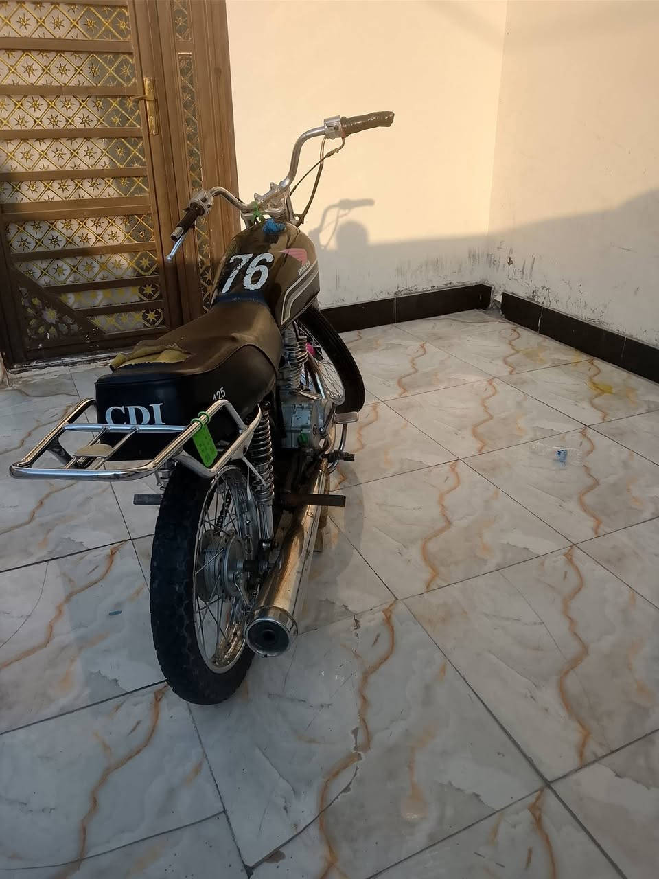سلام عليكم دراجه اربعه كير  (كلك كلك) مديل 21
دراجه حلوه وناعمه مفتوحه مره وحده دراجه حلوه وياله جدد 
تايرات جدد دراجه ما ناقصه اي شي السعر 225 وبيهه مجال بسيط 
***********           مكاني نجف
