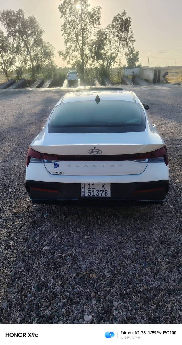 🚘 للبيع | هيونداي النترا 
▫️ الموديل: 2024 
▫️ فول المواصفات 
▫️ اللون: أبيض
▫️ الوارد: أمريكي 🇺🇸
▫️ رقم التسجيل: بغداد 
▫️ الممشى: 70 ألف ميل

✅ محرك 2.0 دوش
✅ ناقل حركة أوتوماتيك 
✅ تشغيل بصمة + دخول ذكي
✅ تشغيل عن بُعد
✅ شاشة 
✅ كاميرا خلفية
✅ شاحن لاسلكي
✅ مثبت سرعة
✅ نظام المحافظة على المسار (Lane Keep Assist)
✅ نظام التحذير من الاصطدام الأمامي مع الفرملة التلقائية
✅ مراقبة النقطة العمياء
✅ جنوط ألمنيوم
✅ وسائد هوائية وأنظمة أمان متكاملة
✅ استهلاك وقود ممتاز

📌 تفاصيل الضرر بكل شفافية:

* ضرر البنيد فقط بدون دواخل ولا رباك مبدل خارج العراق 
* يوجد رصعات بسيطة بالقمارة ناتجة عن الشحن إلى العراق، وما زالت على حالها بدون تصليح.

✔️ السيارة نظيفة جداً، والفحص مفتوح بأي مكان الأنبار رما
📞 للاستفسار والمراسلة على الخاص أو الاتصال.***********
