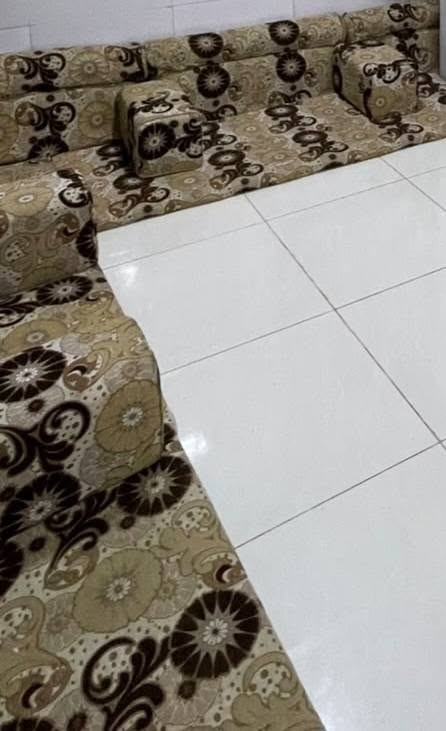 جلسه سعوديه الاصليه حبيبات مضغوطه وجهين نضيفه ١٣ متر سعره ١٨٥ المكان مجمع الاميرات لاتصال *********** النجف, العراق
