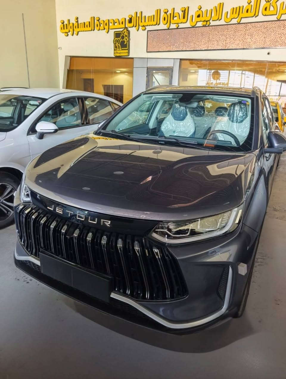 🚗 جيتور X50 موديل 2027
✅ العداد: صفر كم
💰 الأسعار:
22,900,000 دينار (بدون رقم) 

⚙️ المحرك والأداء
محرك 1.5 لتر تيربو (4 سلندر)
ناقل حركة أوتوماتيكي DCT مزدوج القابض (6 سرعات)
دفع أمامي
✔ شاشة وسطية 10.25 إنش
✔ لوحة عدادات رقمية
✔ دعم Apple CarPlay وAndroid Auto
✔ تشغيل ذكي بدون مفتاح
✔ كاميرا وحساسات (حسب الفئة)
✔ مكيف أوتوماتيكي
✔ فرامل إلكترونية EPB مع Auto Hold
🛡️ أنظمة الأمان
✔ وسائد هوائية متعددة
✔ نظام ABS وEBD
✔ نظام الثبات الإلكتروني ESP
✔ نظام مراقبة ضغط الإطارات TPMS
✔ مساعد صعود المرتفعات
🛠️ الضمان
🔹 الضمان الأساسي: 6 سنوات أو 200,000 كم (أيهما أولاً)
🔹 ضمان المحرك: 10 سنوات أو 1,000,000 كم (أيهما أولاً – للمالك الأول)
معارض البياع – الشارع المميز – مقابل كراج البياع 
📞 للاستفسار:
***********
***********
