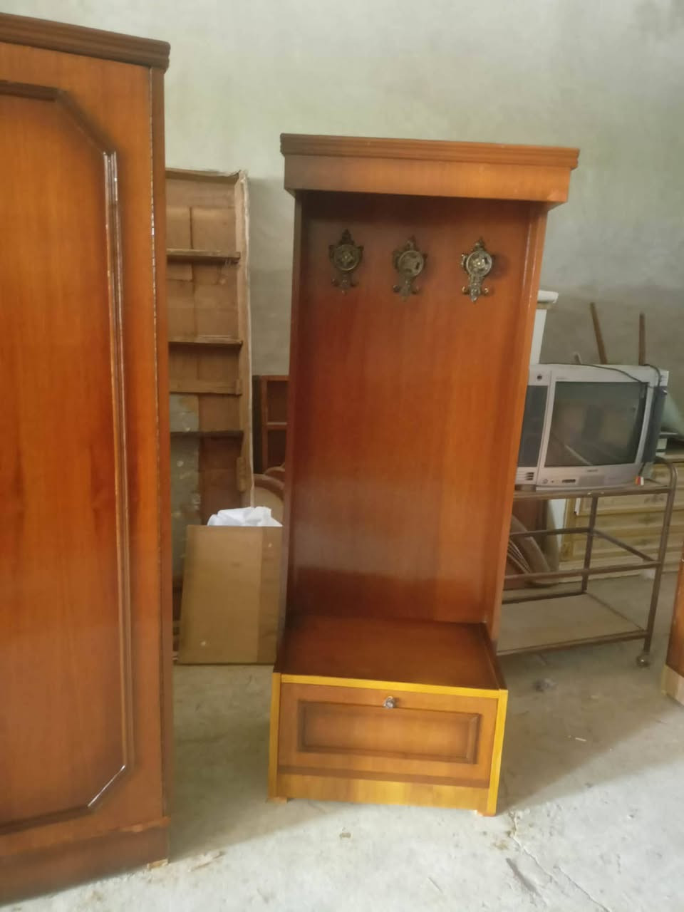 غرفه خمس ابواب السعر 225بيه مجال العنوان حي الانتصار شارع 30قرب المركز ***********بي وتساب
