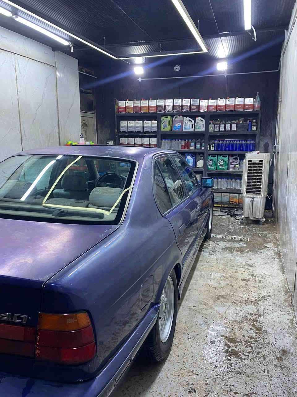 سلام عليكم سياره للبيع بي ام 540 v8 اصل بلادي موديل ١٩٩٤
مكينه جديد كير جديد ضفيره وعقل جديد السياره مشاءلله مناقصها شي السعر ٧٥ وبيها مجال للشراي السياره بلاديه جارده مابيها قطره صبغ رقم بغداد تحويل ثاني يوم 
التواصل ع الرقم ***********

