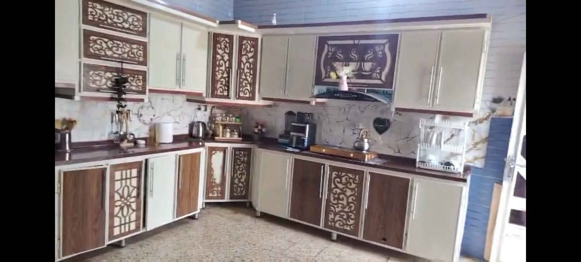 سلام عليكم كاونتر تركي مطبخ تزكام نضافه فول كله مرمر شغل مرتب وياه طباخ وشافطه قياسه مترين ونص وزاويه مثلثه ومترين ونص بعد وفاترينه وسنك متر ونص العنوان حي الحسن العسكري رقم الهاتف *********** ما متواجد ع فيس تريد اتصل وتدلل عمارة, ميسان
