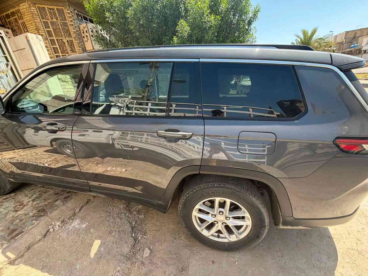 سلام عليكم جيب شيروكي موديل ٢٠٢٣ لون سمنتي 
حادثه : مبين بل صور بيبان اثيين تبديل أمريكي 

بغداد :رقم ***********السعر ٢٥٠$
