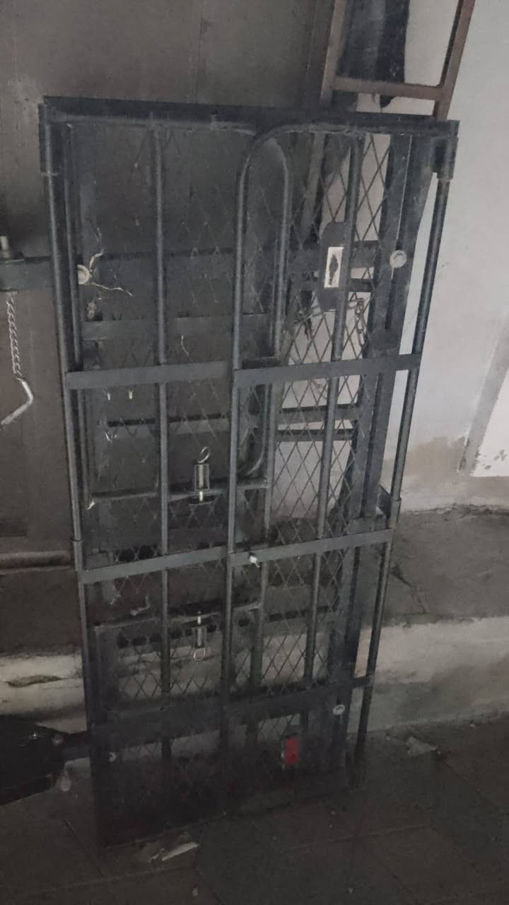 من رخصه الادمن سيبايه يوكن جمسي تاهو ترهم لجميع
سعره 160 وبيها مجال حك الجيه
***********
