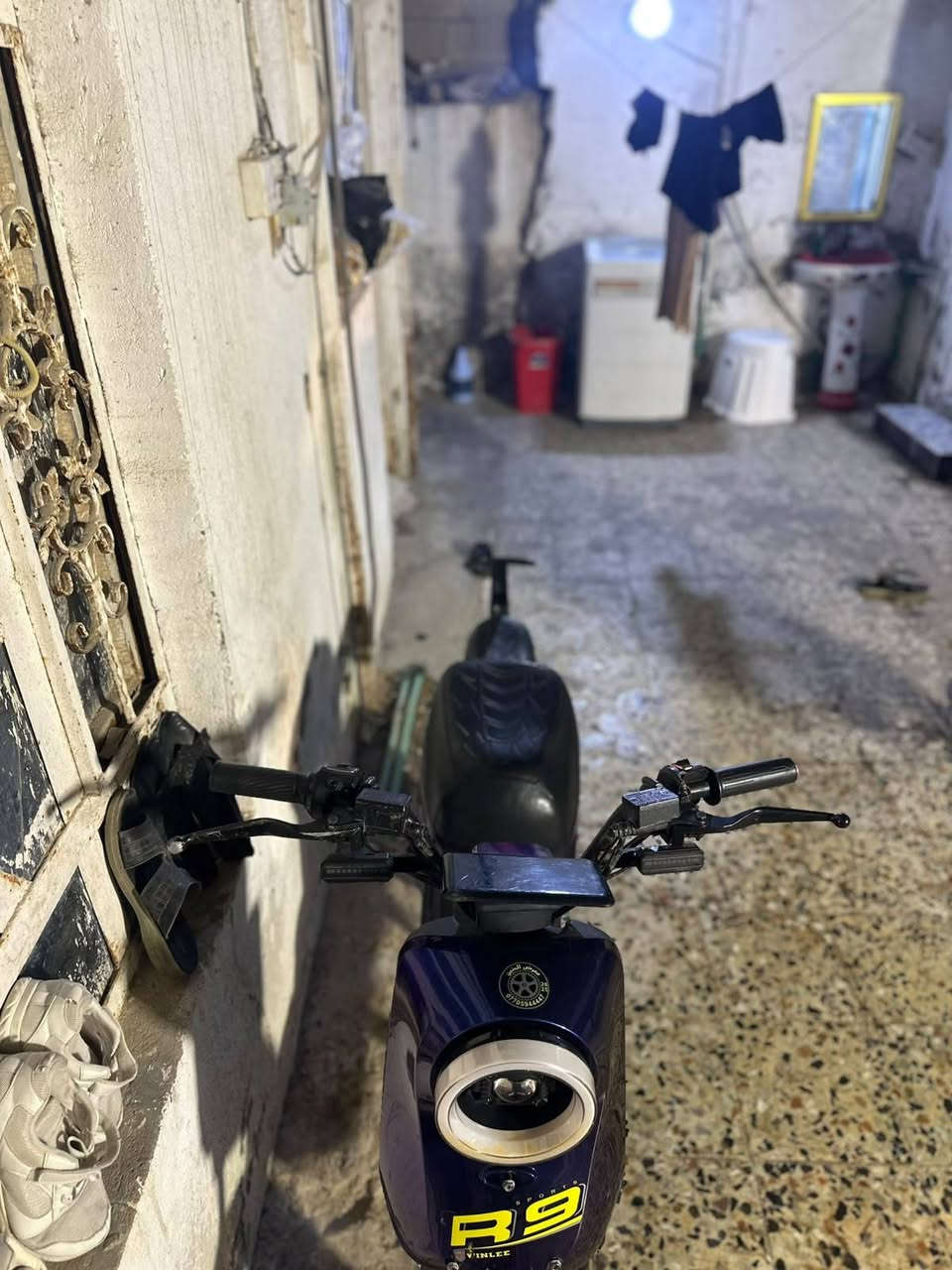 السلام و عليكم دراجه R9 للبيع بدون بطاريات بس حط بطاريات وشغل السعر 150وبيهة مجال قليل العنوان ابو الخصيب البهادرية للتواصل ***********
