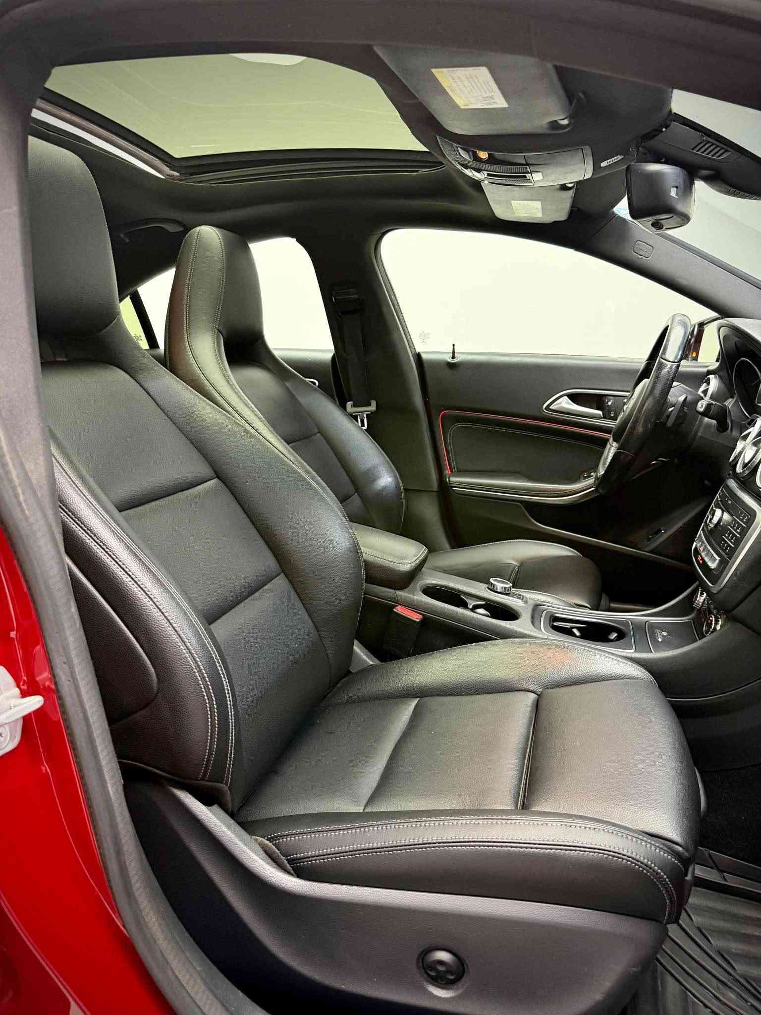 ‏Mercedes benz CLA250 2018
مواصفات (فتحة سقف بانوراما -و حساسات ٣٦٠ درجة-شاشة-كاميرة-خلفية - ابواب و تشغيل بصمة)
ماشية 88,000 ميل فقط
ضرر السيارة واحد قطع و نص صبغ 
بدون دواخل ارباك بشرط سليمه
السيارة كلش حلوة و نظيفة 
مكفولة من كير و محرك وكهربائيات
سعر:- (139$) 💰ورقة 
مكان:-🛣️اربيل
رقم :-📞(***********) أربيل, العراق
