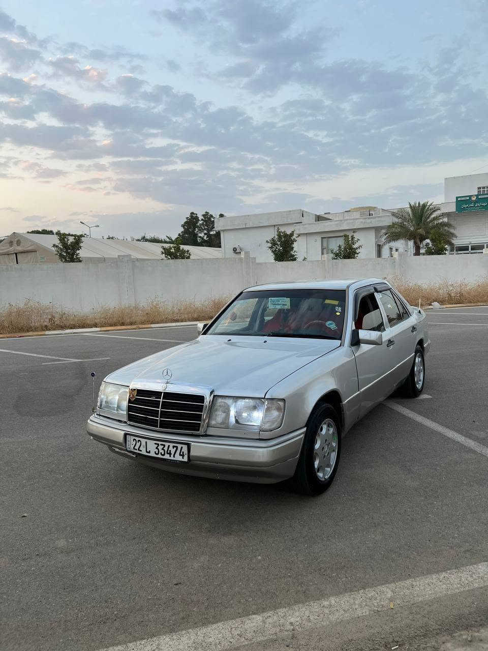 :
​السلام عليكم ورحمة الله وبركاته
​مرسيدس للبيع
​التسجيل: رقم أربيل، مجدد لغاية 2029.
​الموديل: 93 محول إلى 95.
​المحرك: محرك بطة (E-Class) حجم 2.5.
​الحالة: مصلوخة (مصبوغة فرن) للجمالية فقط.
​البودي: خالية من الضربة، الحوادث، أو التكليس/الصدأ (ماشاء الله السيارة بحالة ممتازة ونظيفة جداً).
​السعر: 65 ورقة (6,500 دولار) مع مجال بسيط للمراعاة.رقم ساحب سیارە،،***********..
