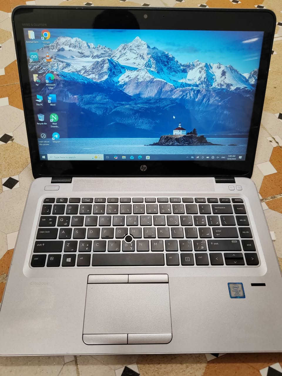 i7-7600U • شاشة لمس • بصمة