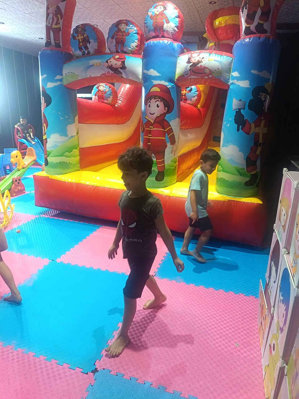 🎠✨ عالم المرح… مكان يجمع المتعة والراحة بكل تفاصيله! ✨🎠

خلي أطفالكم يعيشون أجمل الأوقات باللعب والمرح، وإنتِ خذي وقتج براحة واطمئنان 🤍

⏰ دوامنا يومياً من الساعة 8 صباحاً ولغاية 10 بالليل

🍔 وعندنا أيضاً أكلات سريعة ولذيذة
🍟 فنكر
🥙 فلافل
🍔 برگر
🌭 وغيرها من الاختيارات الخفيفة والطيبة

مكان مرتب، نظيف ومناسب للعوائل ❤️
عالم المرح… لأن وقتكم الحلو يبدأ من عدنا!

📍 بغداد – حي الجهاد – شارع 40 – ضباط حي الحسين – مجمع الريحانة – الطابق الرابع
🛗 متوفر مصعد

📞 للحجز والاستفسار: ***********
