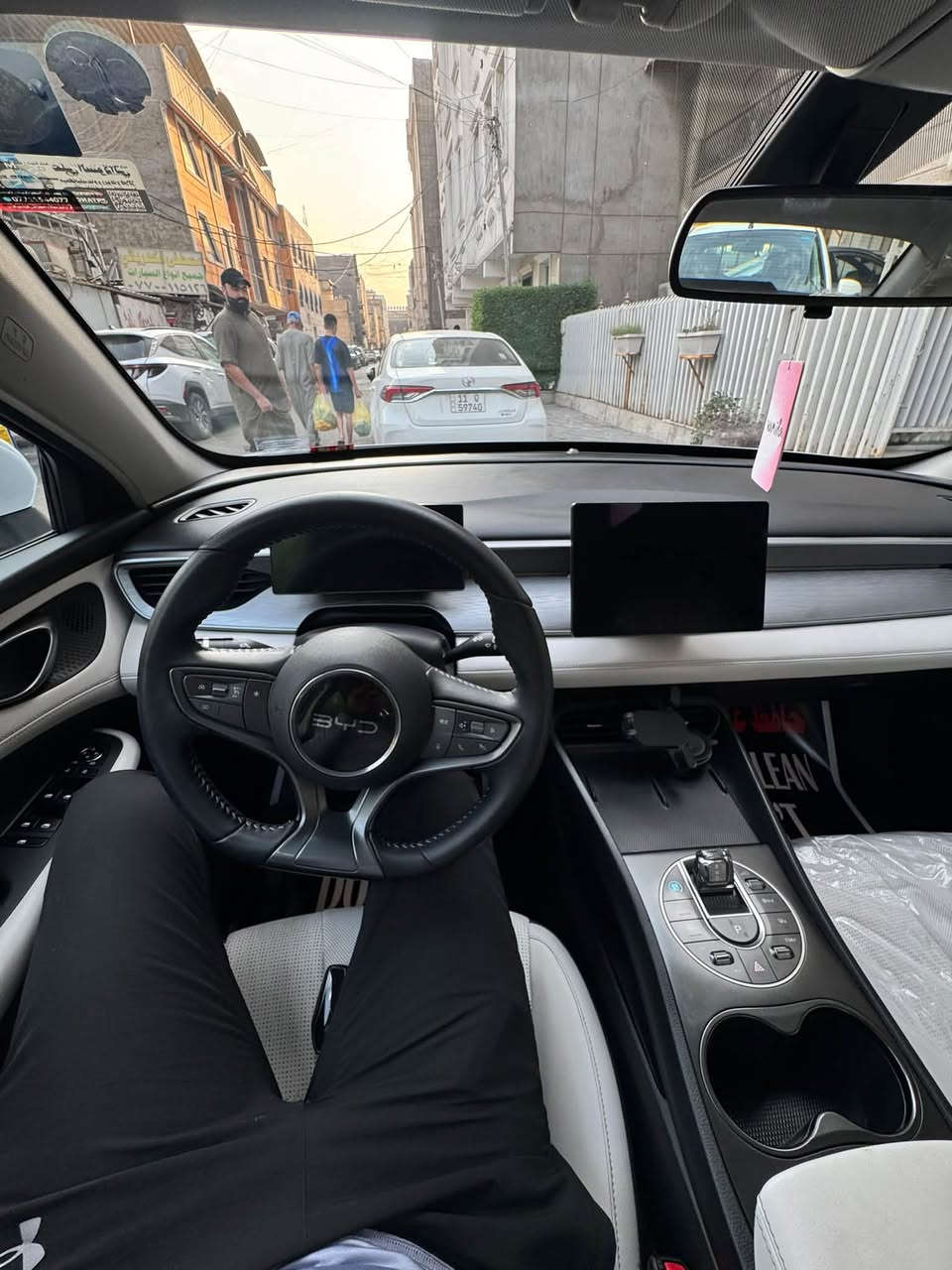 بي واي دي 2025 سيل 5 ماشيه 6 بي رصعه بلصندوك وطخه خفيفه بلباب يتصلحن bdr وشخط بلبلاستك الجوه الباب سعرها 19.750 وبيها مجال بسيط 
***********
