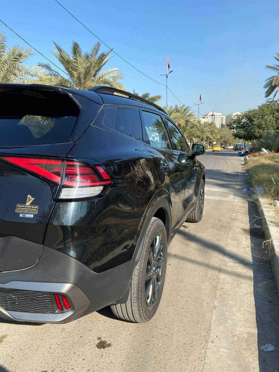 🚘 كيا سبورتج 2024 للبيع

وارد كندي 🇨🇦 | لون أسود
Prestige 1/1 – أعلى فئة ومفوّلة للآخر

⚙️ محرك 2500 GDI تنفّس طبيعي
⚙️ گير أوتوماتيك 8 سرعات
⚙️ دبل ذكي AWD
⚙️ 6 وضعيات قيادة وتضاريس

أهم المواصفات:

▪️ بانوراما كهربائية مع ستارة
▪️ شاشتان ديجتال قياس 12.3 إنچ
▪️ نظام صوت Harman Kardon
▪️ كشنات جلد كهرباء مع ذاكرة للسائق
▪️ تدفئة وتبريد للكشنات الأمامية
▪️ تدفئة للكشنات الخلفية
▪️ ستيرن هيتر
▪️ تبريد منطقتين مع فتحات خلفية
▪️ شحن لاسلكي وApple CarPlay وAndroid Auto
▪️ بصمة وتشغيل عن بُعد
▪️ صندوق خلفي كهربائي ذكي
▪️ جامات أوتو وهاند بريك كهربائي وAuto Hold
▪️ ليتات LED كاملة وليتات ضباب
▪️ رنكات قياس 19

أنظمة الأمان والقيادة:

▪️ منظومة 5 كاميرات وتصوير 360° ثلاثي الأبعاد
▪️ كاميرات النقطة العمياء تظهر بالشاشة
▪️ رادار أمامي وخلفي
▪️ مثبت سرعة راداري مع التوقف والانطلاق
▪️ قيادة شبه ذاتية على الطريق
▪️ مانع اصطدام أمامي وخلفي
▪️ مراقبة وتحذير النقطة العمياء
▪️ المحافظة على المسار وتتبع خطوط الشارع
▪️ تنبيه حركة المرور الخلفية
▪️ تنبيه خروج آمن وتنبيه انتباه السائق
▪️ إضاءة عالية أوتوماتيكية
▪️ أنظمة صعود ونزول المنحدرات

وبعد هواي مواصفات مذاكرها اعلى فئة واعلى مواصفات كلشي موجود بهاي السيارة .

السيارة نظيفة جداً وأخت الزيرو
كفالة عامة، والملاحظة الوحيدة الدعامية الأمامية والبنيد صبغ فقط
رقم بغداد، باسمي وتحويل مباشر

السعر 224 $ورقة وبيها مجال بسيط 
مكان السيارة  بغداد : الكاظمية
للتواصل : ***********
