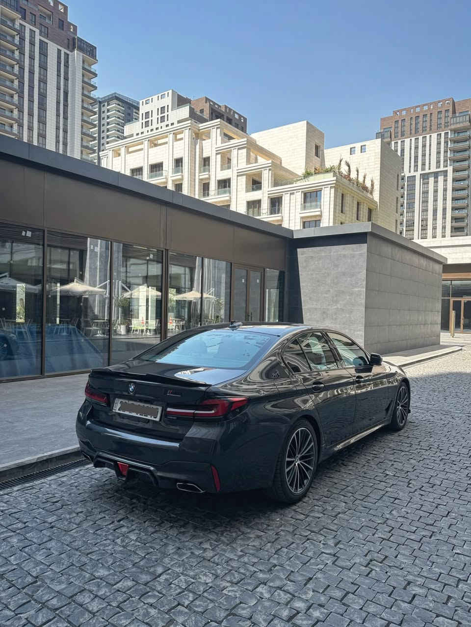 Bmw 530i 2021 رصاصي
فوول مواصفات  عدا برده 
٥ كاميرات 
داتاشوو 
سماعات هارمان 
تشغيل عن بعد 
باقي مواصفات معروفه 
ماشي ٧٧ الف ميل و سيرفس جديد 
فحص و هزه وسنويه جديد 
جملغ+ بنيت صبغ سونار موجود بالمنشور
 WBA53BH03MWW96656
*********** واتساب تليفون 
سعره ٢٨٥ و بي مجال
